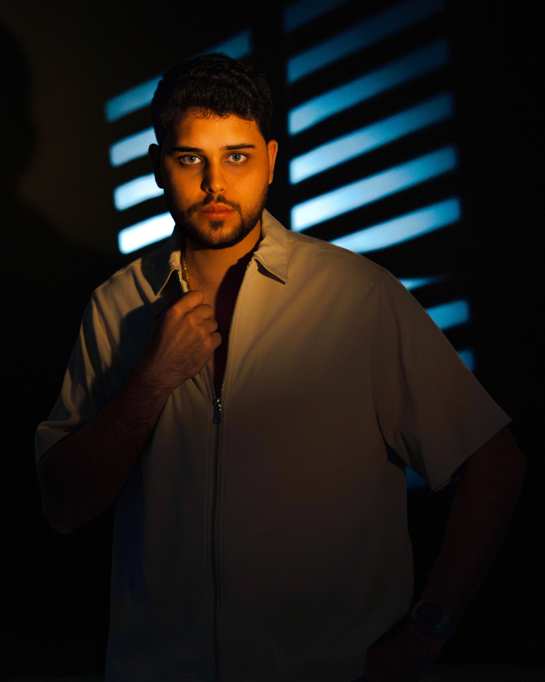 Retrato con iluminación cinematográfica